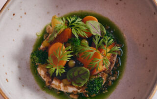 Sóágyon sült színes répák